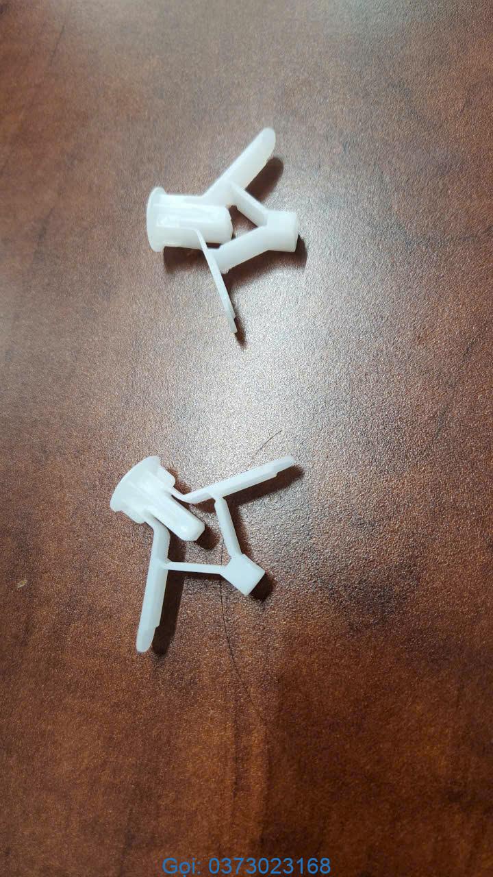 z6334777630780_700369f338f83ce1541dc5fc7fd2e6f0 tắc kê nhựa trắng( tắc kê bướm)