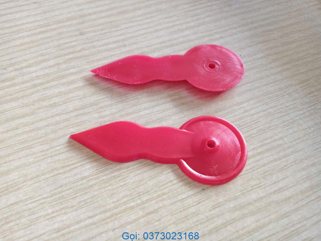 móc nhựa đỏ