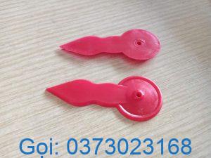 móc nhựa đỏ