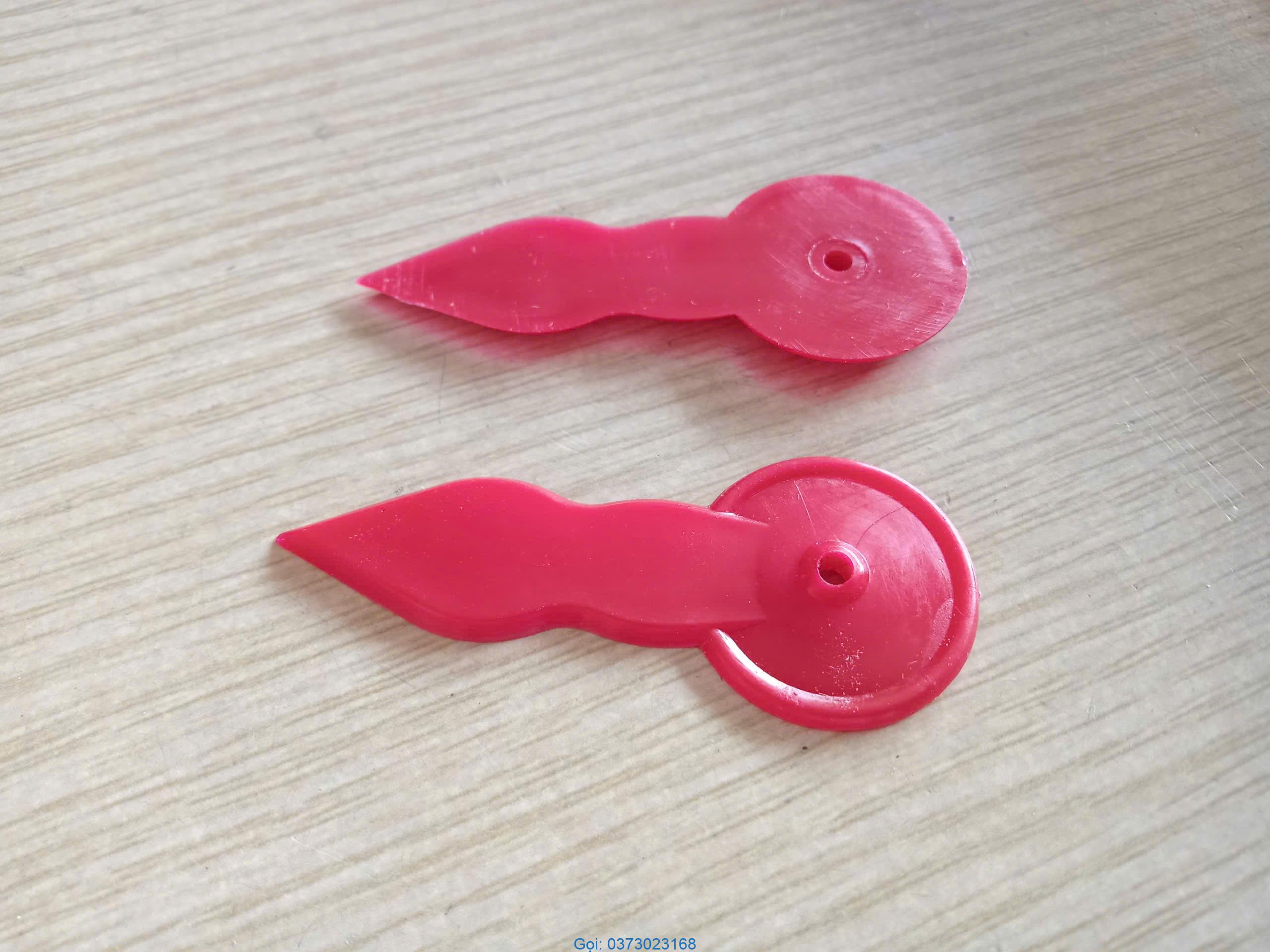 móc nhựa đỏ 