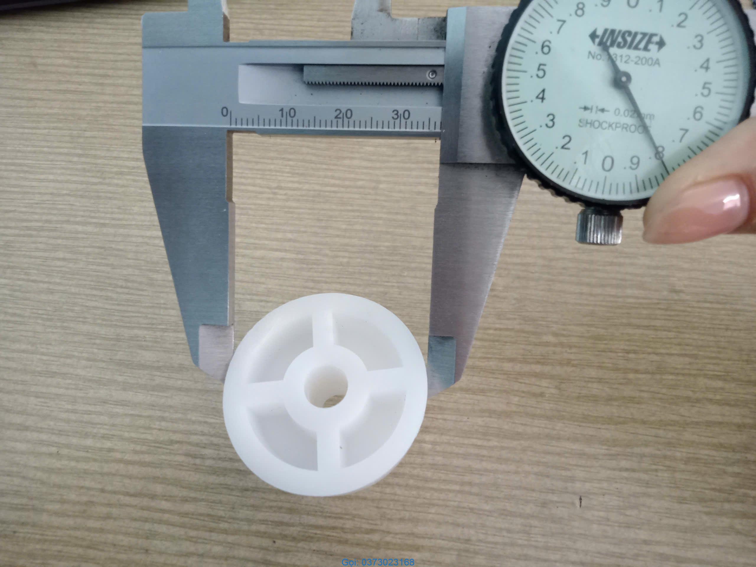 z7401830048304_470216fa643fa48268cae43c1bed3168 Con lăn trắng