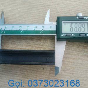 Con trượt nhựa đen