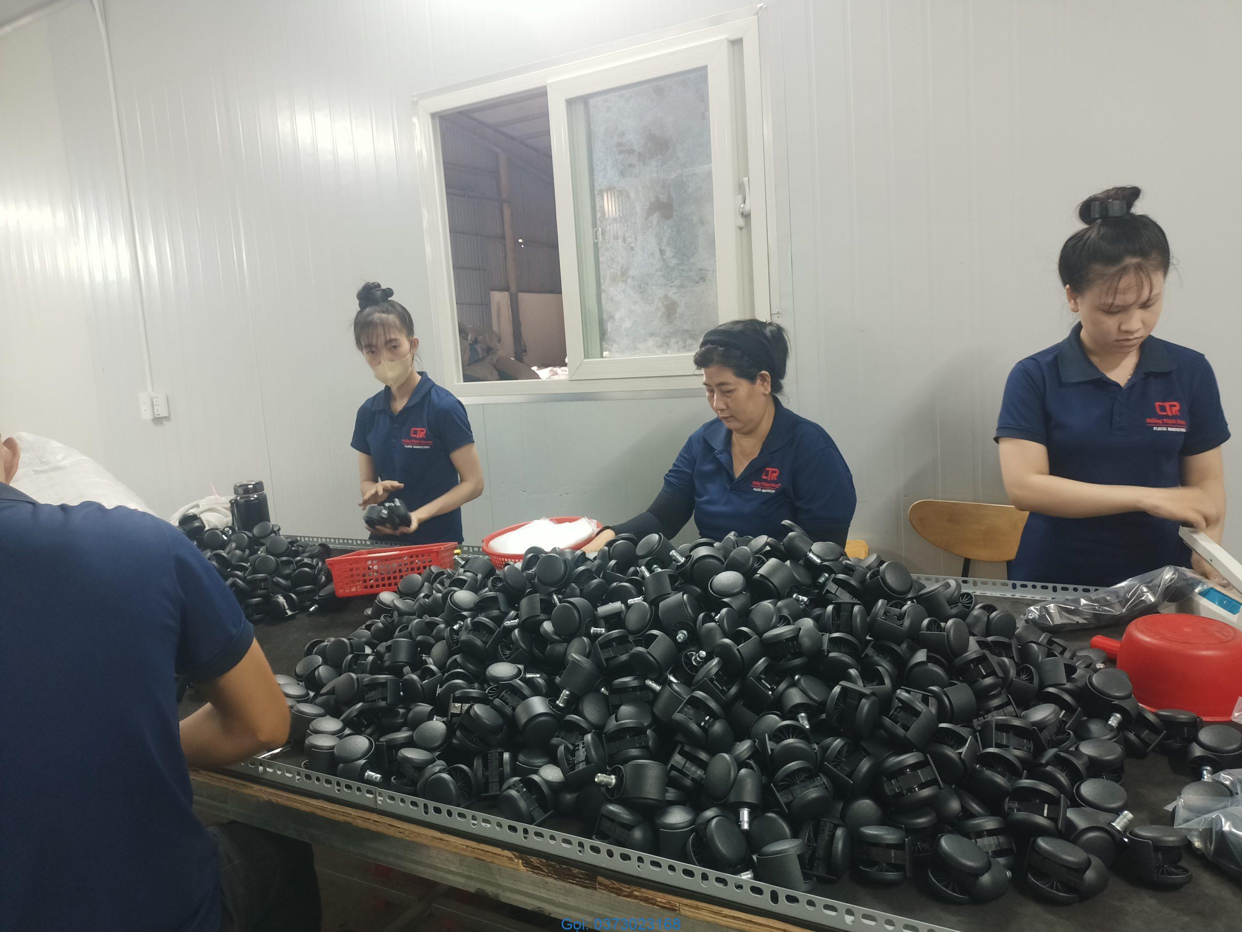 Kiểm tra chất lượng bánh xe ghế văn phòng